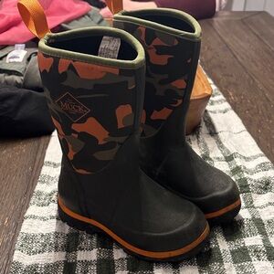 Muck Boot Kids' Green & Orange Camo Rain Boots